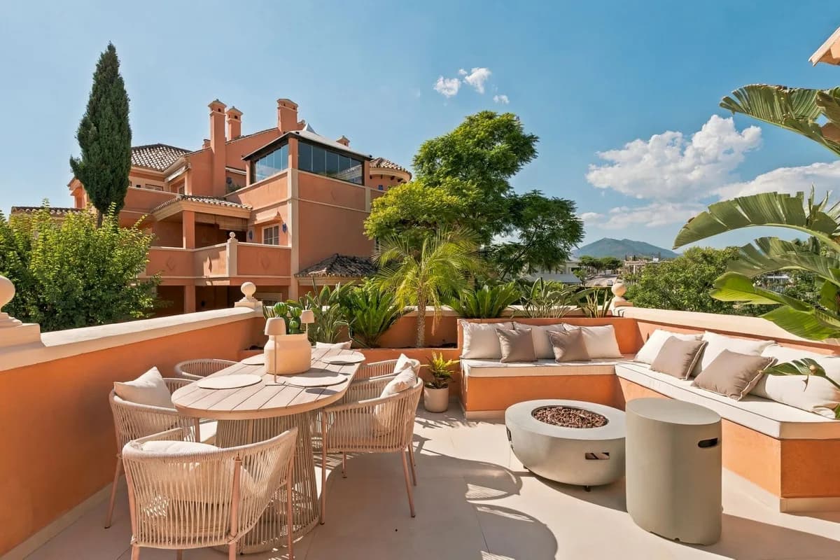 3 Bedroom Penthouse Duplex for Sale in Nueva Andalucía, Málaga - Image 7
