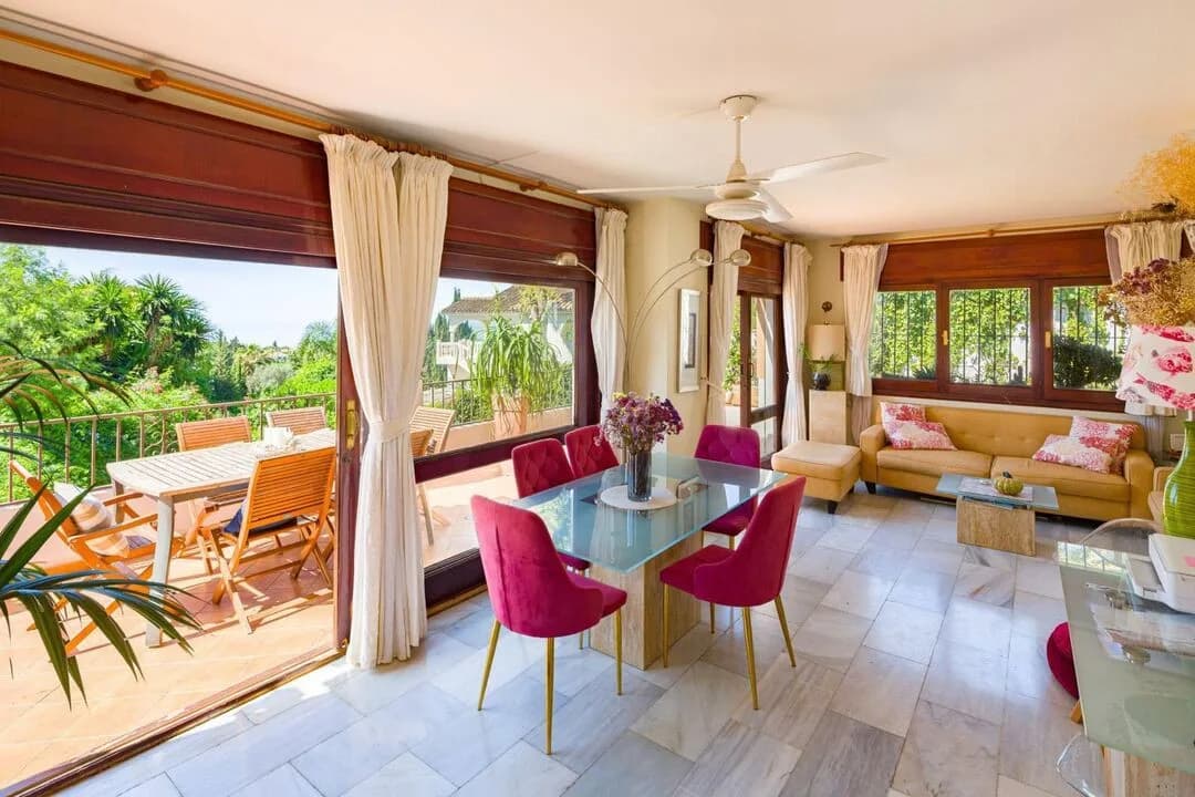 4 Bedroom Townhouse for Sale in Marbella, Málaga - Image 2