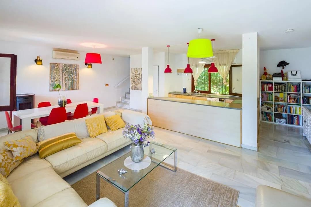 4 Bedroom Townhouse for Sale in Marbella, Málaga - Image 5