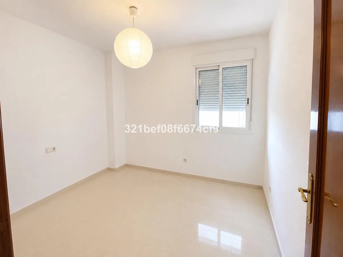 4 Bedroom Ground Floor Apartment for Sale in Teatinos, Málaga - Image 8