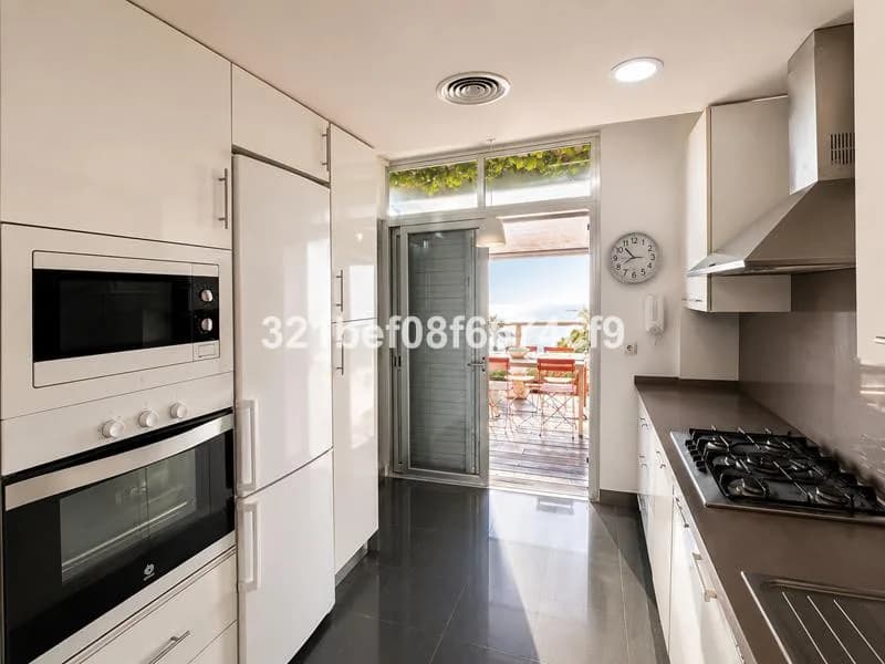 3 Bedroom Ground Floor Apartment for Sale in San Luis de Sabinillas, Málaga - Image 5
