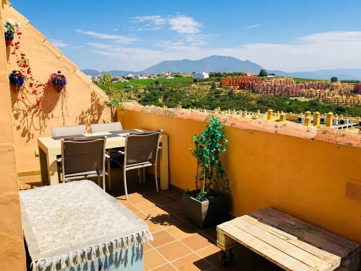 2 Bedroom Penthouse for Sale in La Duquesa, Málaga - Image 4