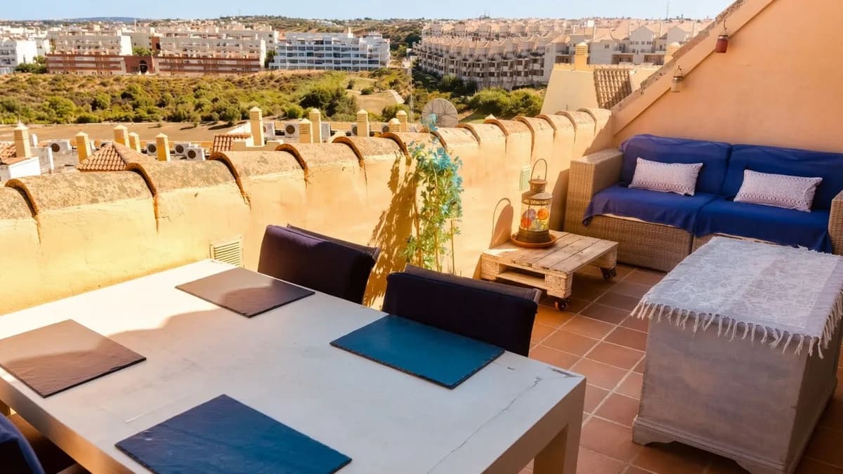 2 Bedroom Penthouse for Sale in La Duquesa, Málaga - Image 5
