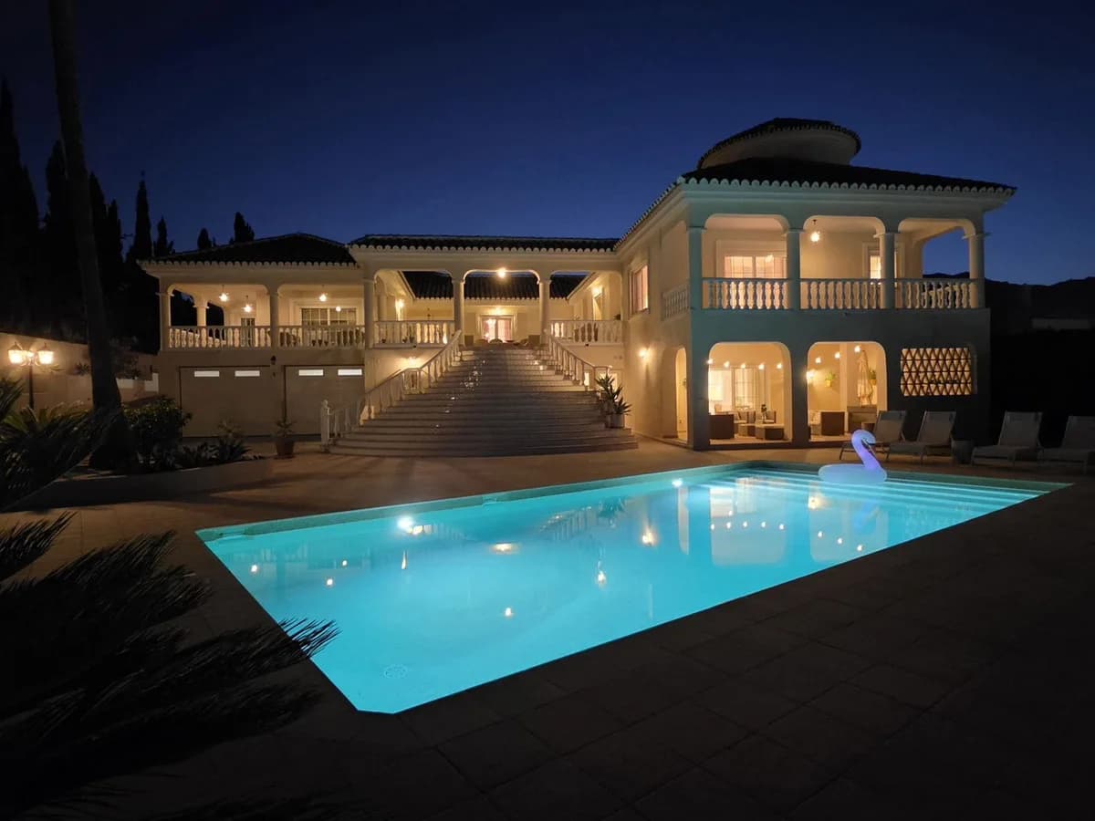 5 Bedroom Detached Villa for Sale in Torrequebrada, Málaga