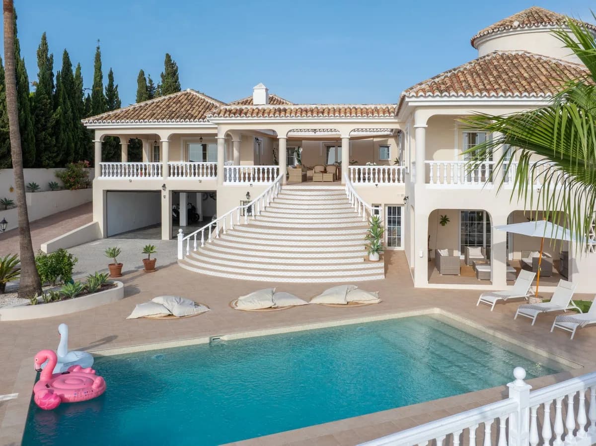 5 Bedroom Detached Villa for Sale in Torrequebrada, Málaga - Image 3