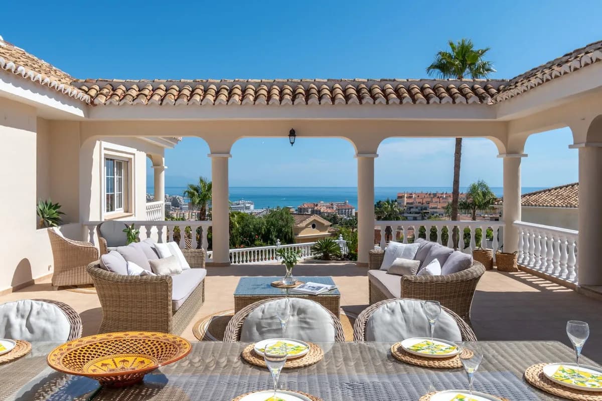 5 Bedroom Detached Villa for Sale in Torrequebrada, Málaga - Image 5
