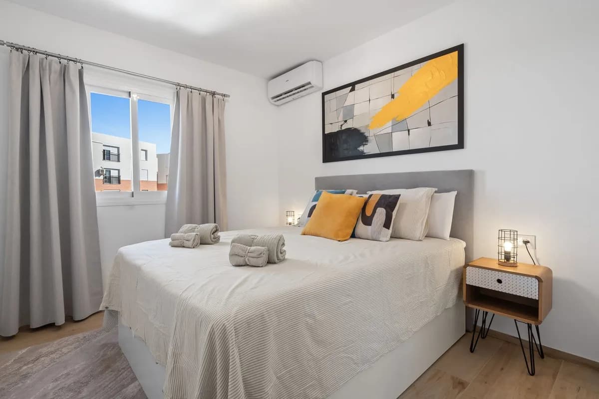 2 Bedroom Middle Floor Apartment for Sale in Estepona, Málaga - Image 8