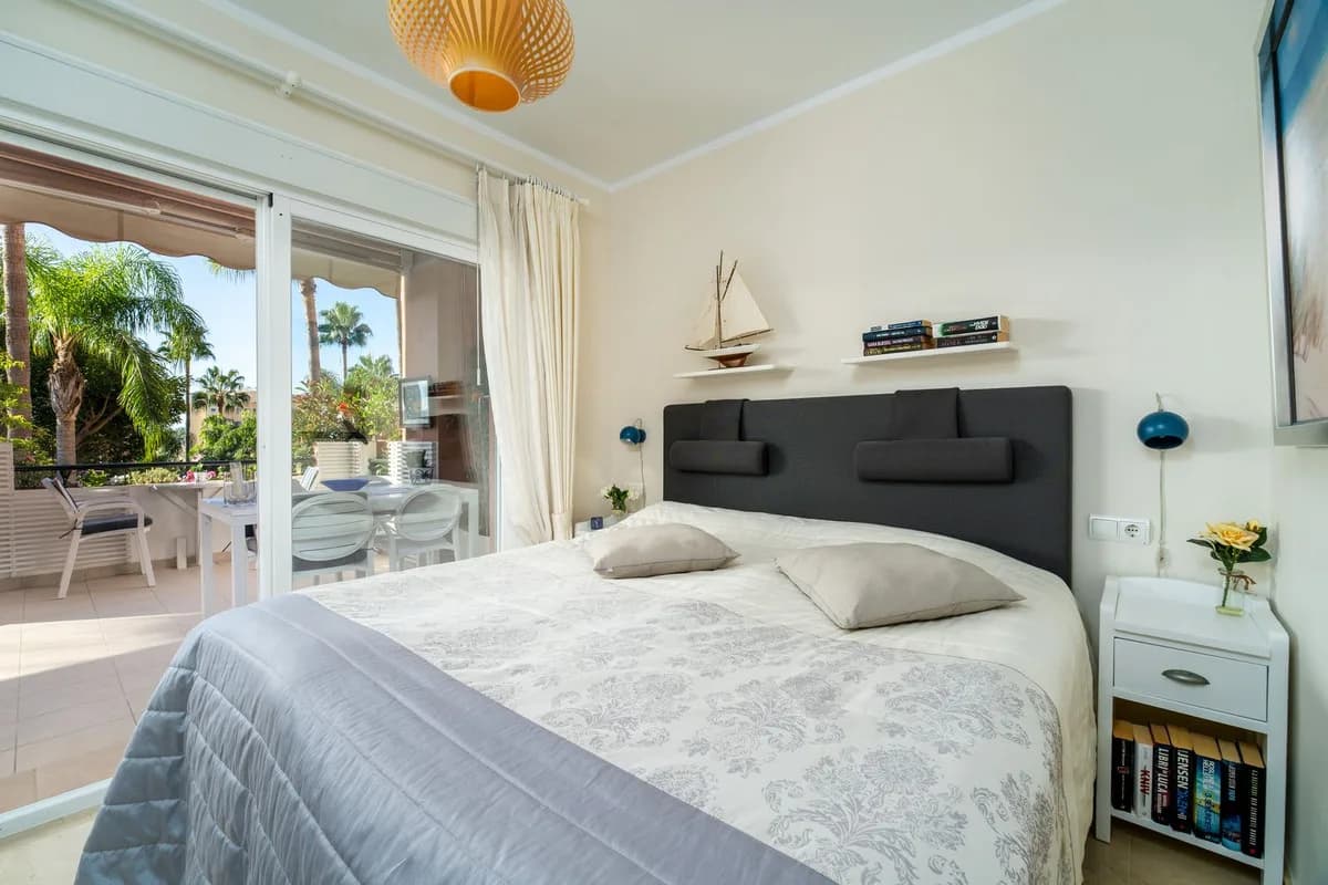 2 Bedroom Middle Floor Apartment for Sale in Estepona, Málaga - Image 9