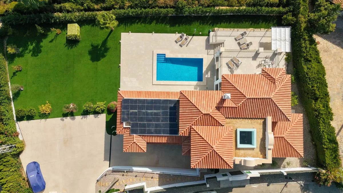 5 Bedroom Detached Villa for Sale in Estepona, Málaga - Image 3