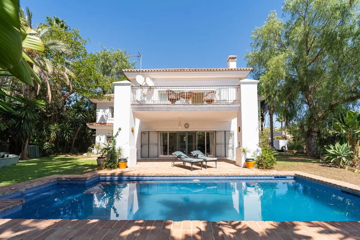 4 Bedroom Detached Villa for Sale in El Rosario, Málaga