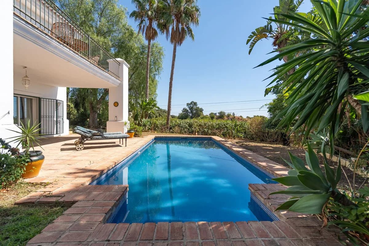 4 Bedroom Detached Villa for Sale in El Rosario, Málaga - Image 4