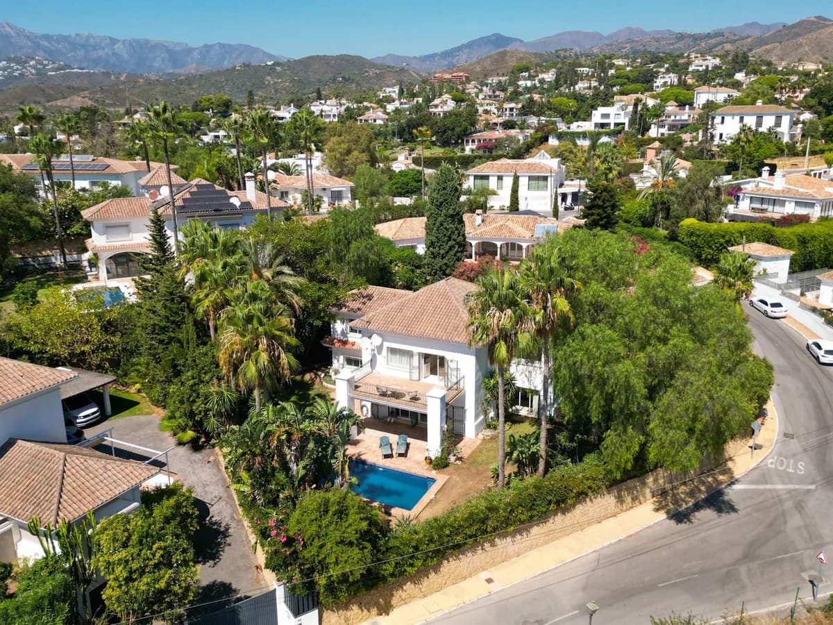 4 Bedroom Detached Villa for Sale in El Rosario, Málaga - Image 5
