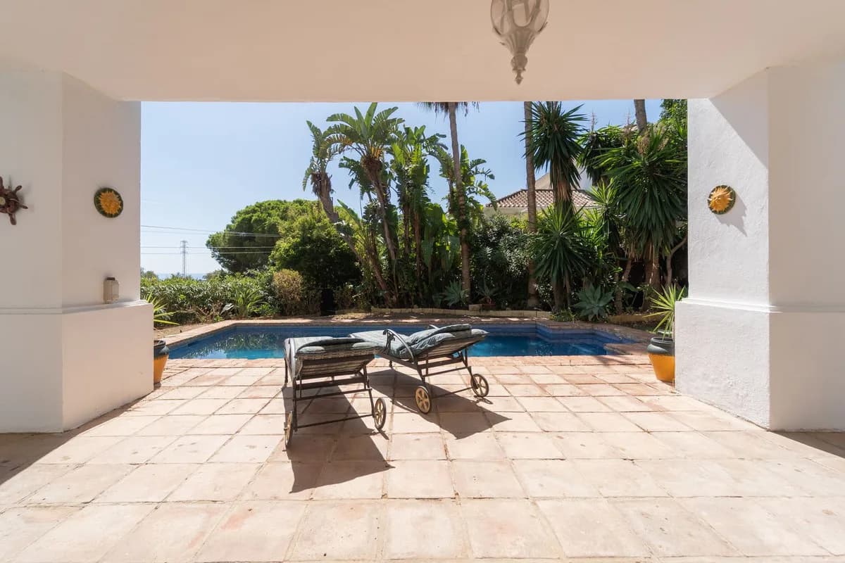 4 Bedroom Detached Villa for Sale in El Rosario, Málaga - Image 6