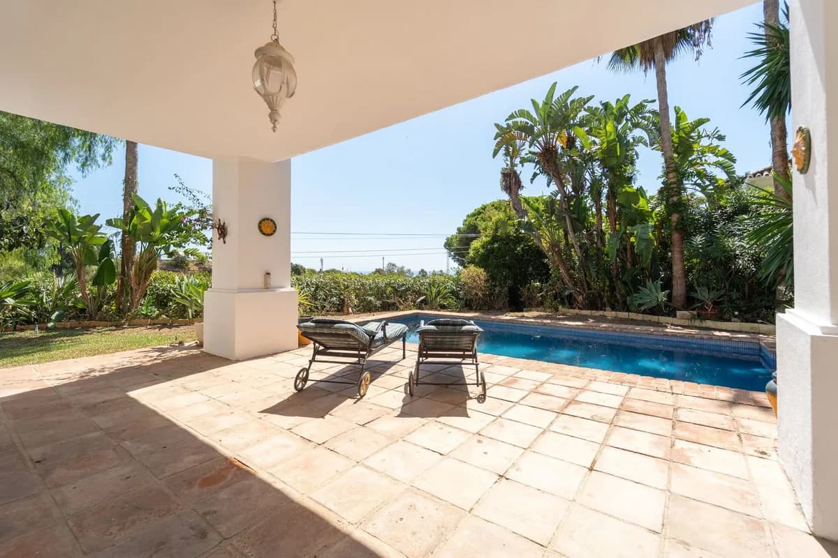 4 Bedroom Detached Villa for Sale in El Rosario, Málaga - Image 7