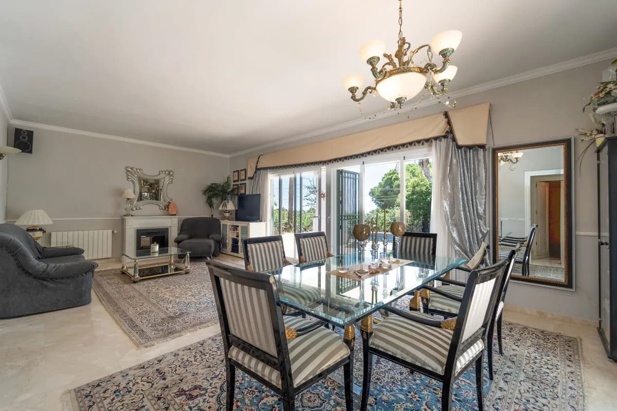 4 Bedroom Detached Villa for Sale in El Rosario, Málaga - Image 8