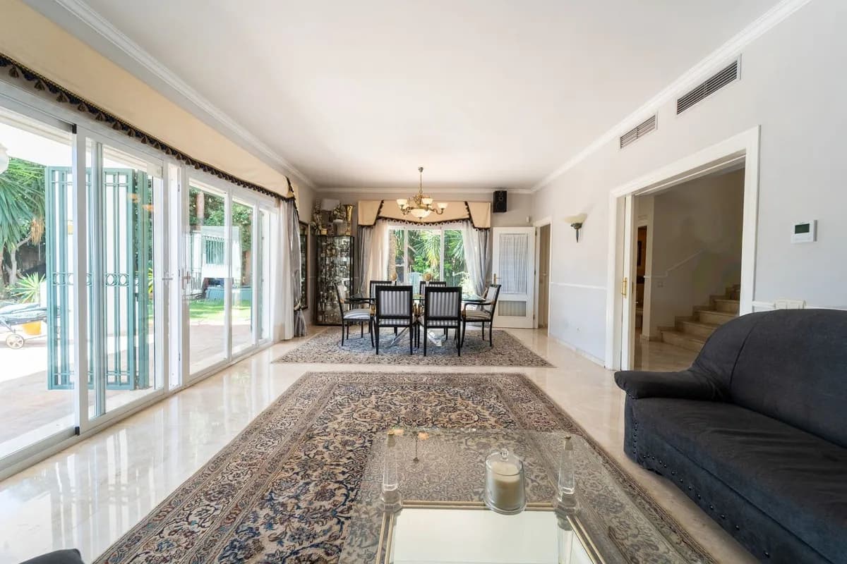4 Bedroom Detached Villa for Sale in El Rosario, Málaga - Image 9
