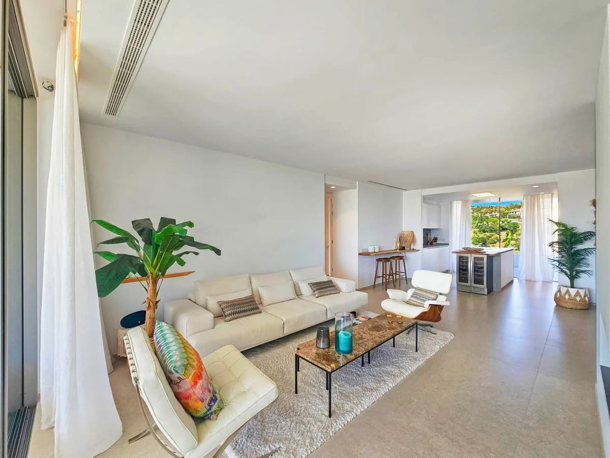 3 Bedroom Middle Floor Apartment for Sale in Los Arqueros, Málaga - Image 4