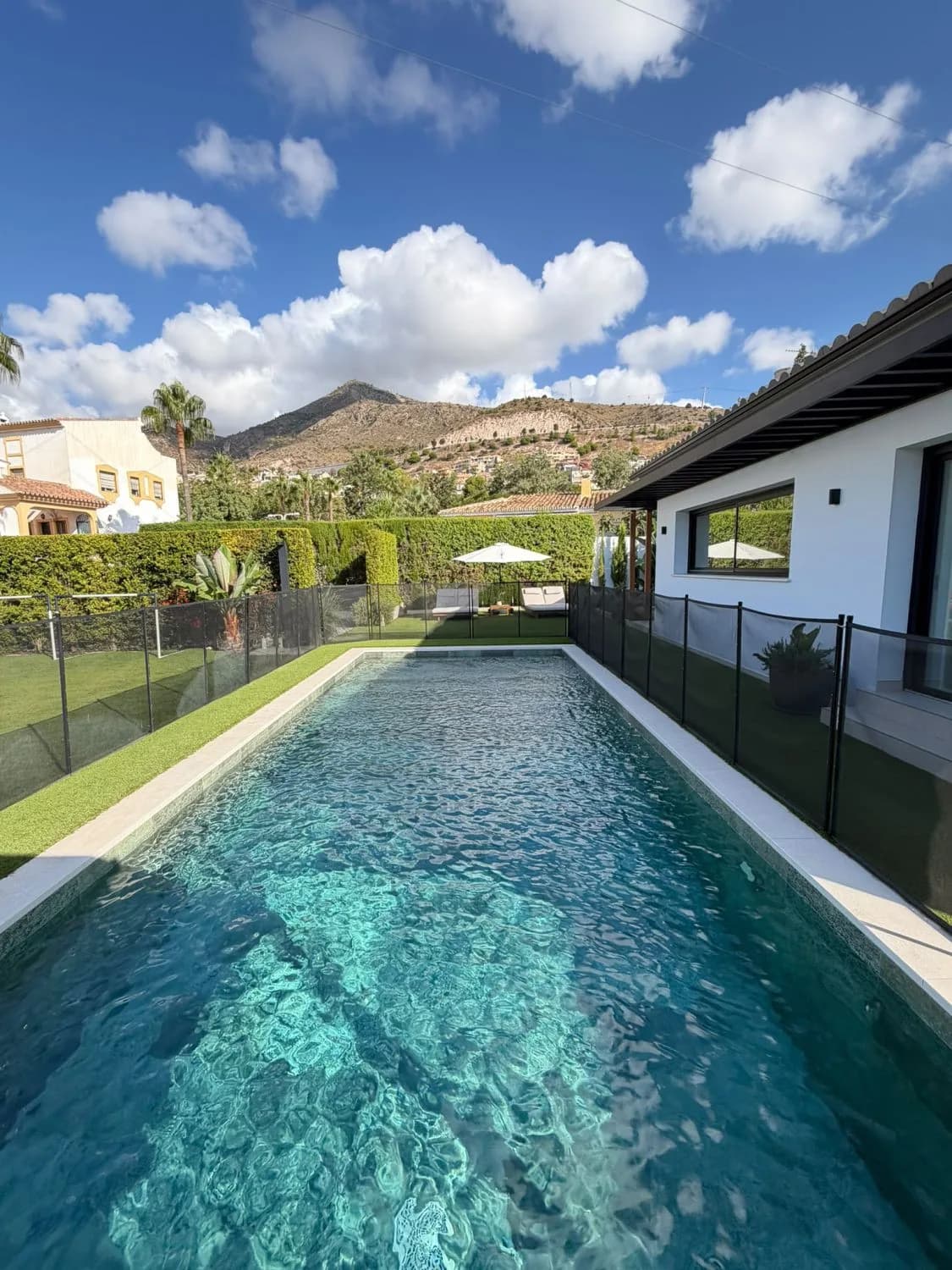 5 Bedroom Detached Villa for Sale in Arroyo de la Miel, Málaga
