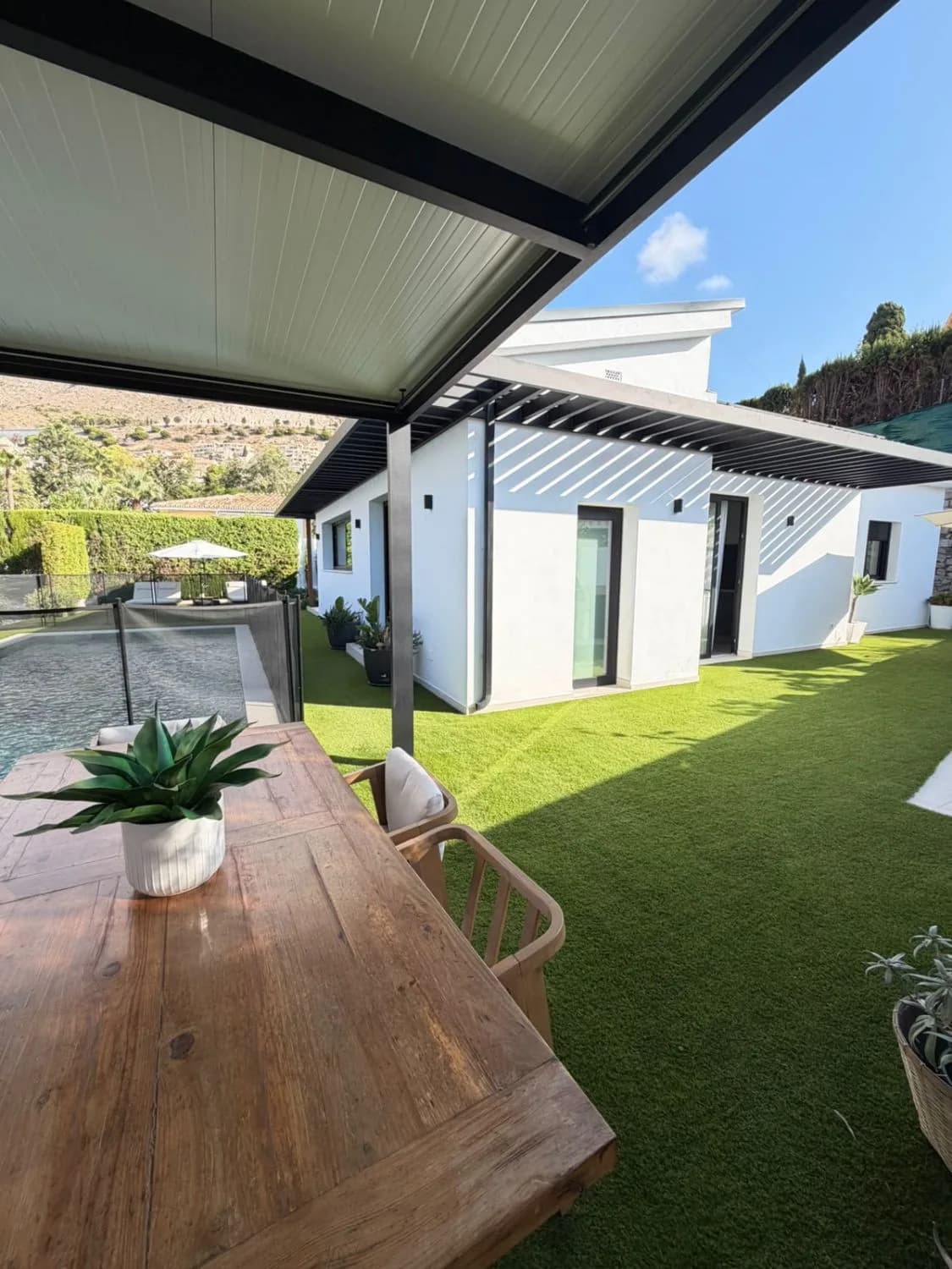 5 Bedroom Detached Villa for Sale in Arroyo de la Miel, Málaga - Image 2