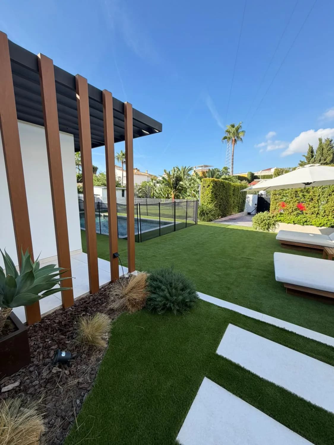 5 Bedroom Detached Villa for Sale in Arroyo de la Miel, Málaga - Image 4