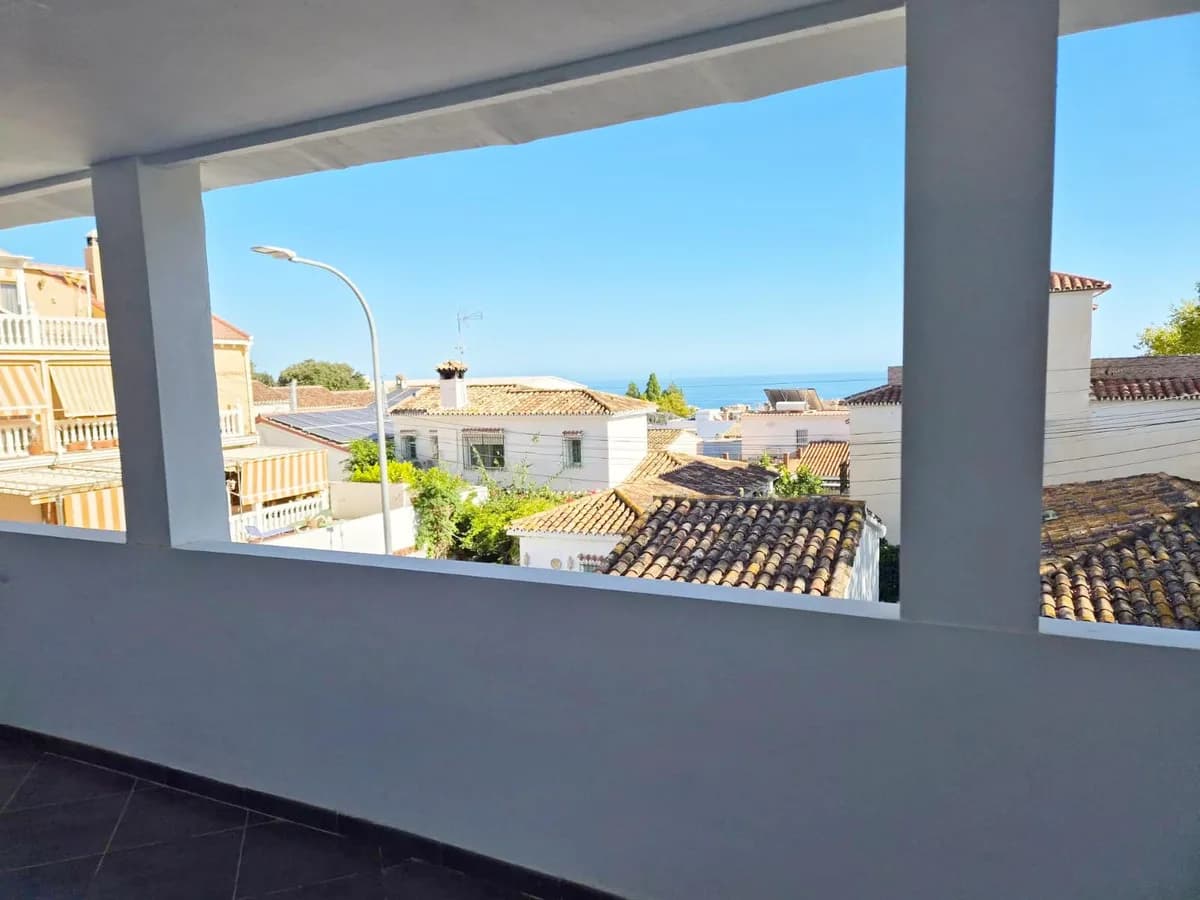 4 Bedroom Detached Villa for Sale in Benalmadena, Málaga