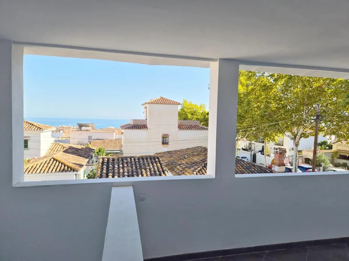 4 Bedroom Detached Villa for Sale in Benalmadena, Málaga - Image 2