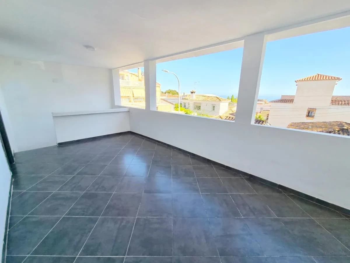 4 Bedroom Detached Villa for Sale in Benalmadena, Málaga - Image 5