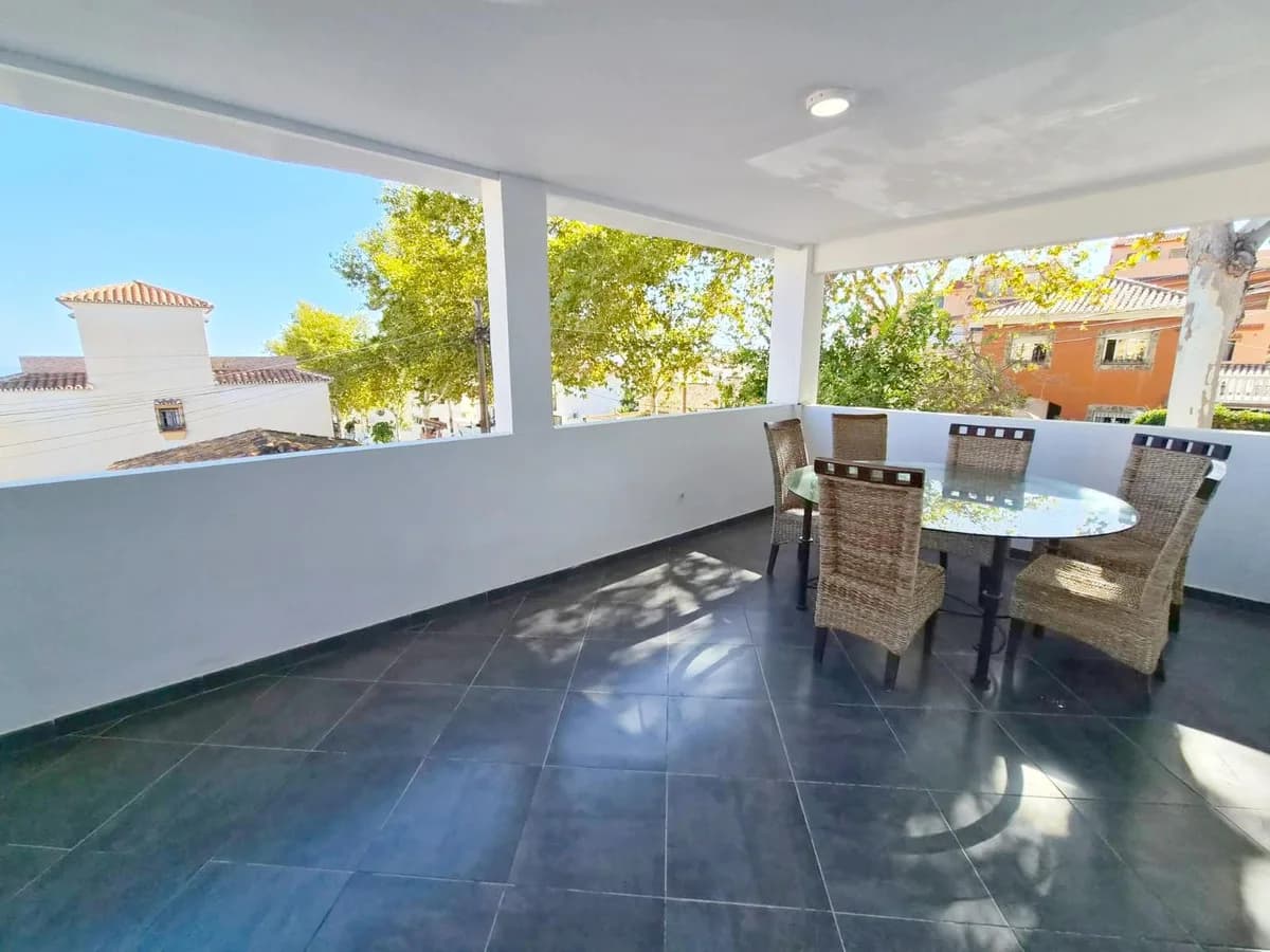 4 Bedroom Detached Villa for Sale in Benalmadena, Málaga - Image 7