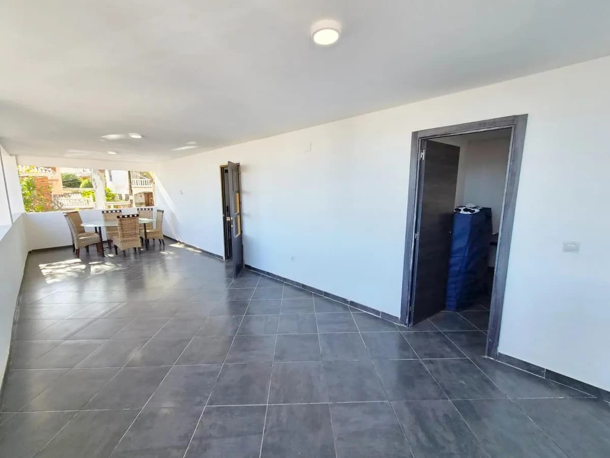 4 Bedroom Detached Villa for Sale in Benalmadena, Málaga - Image 9