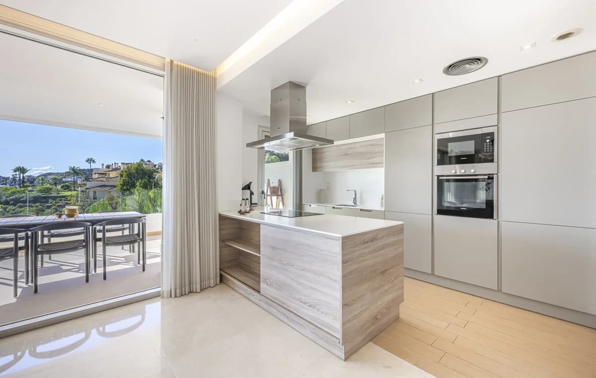 3 Bedroom Penthouse Duplex for Sale in Benahavís, Málaga - Image 5