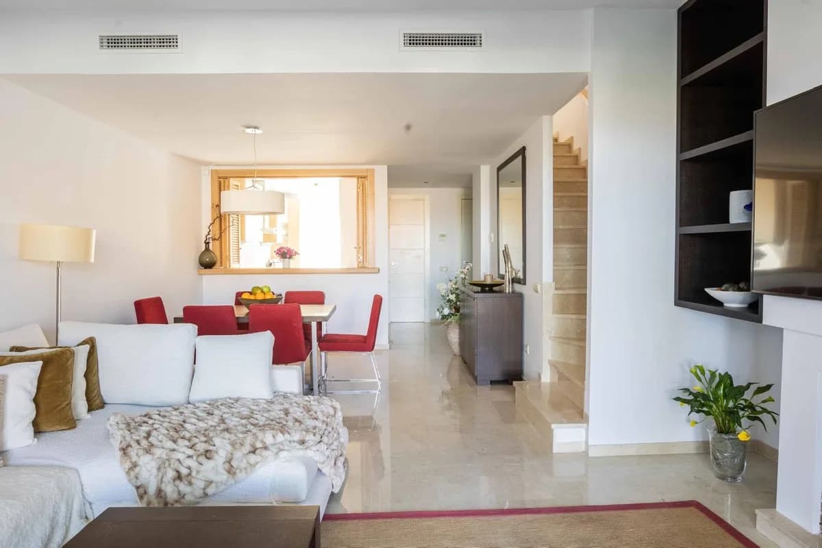 3 Bedroom Semi-Detached House for Sale in Mijas Golf, Málaga - Image 2