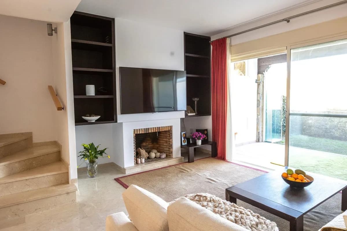 3 Bedroom Semi-Detached House for Sale in Mijas Golf, Málaga - Image 3