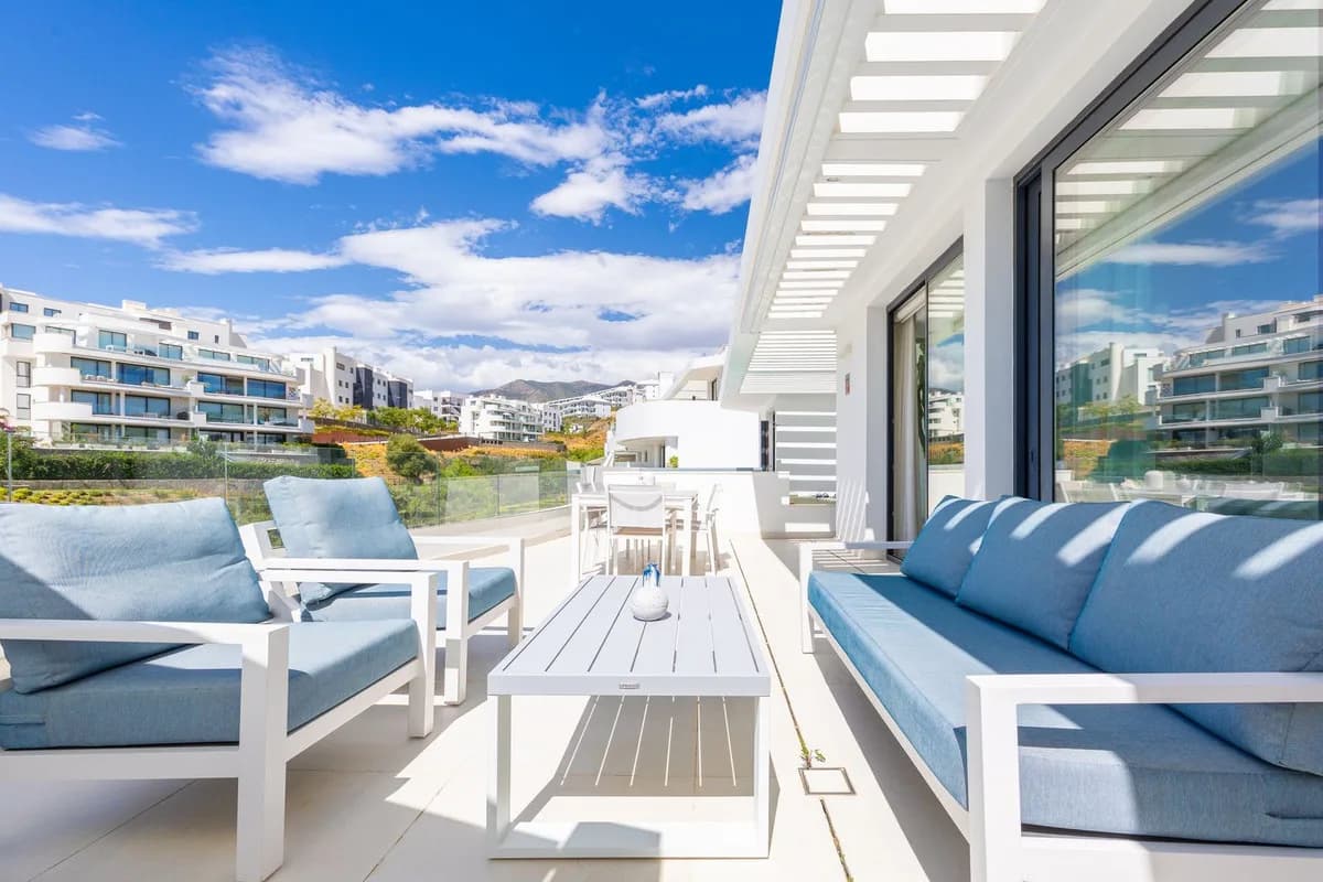 2 Bedroom Penthouse for Sale in Fuengirola, Málaga - Image 2