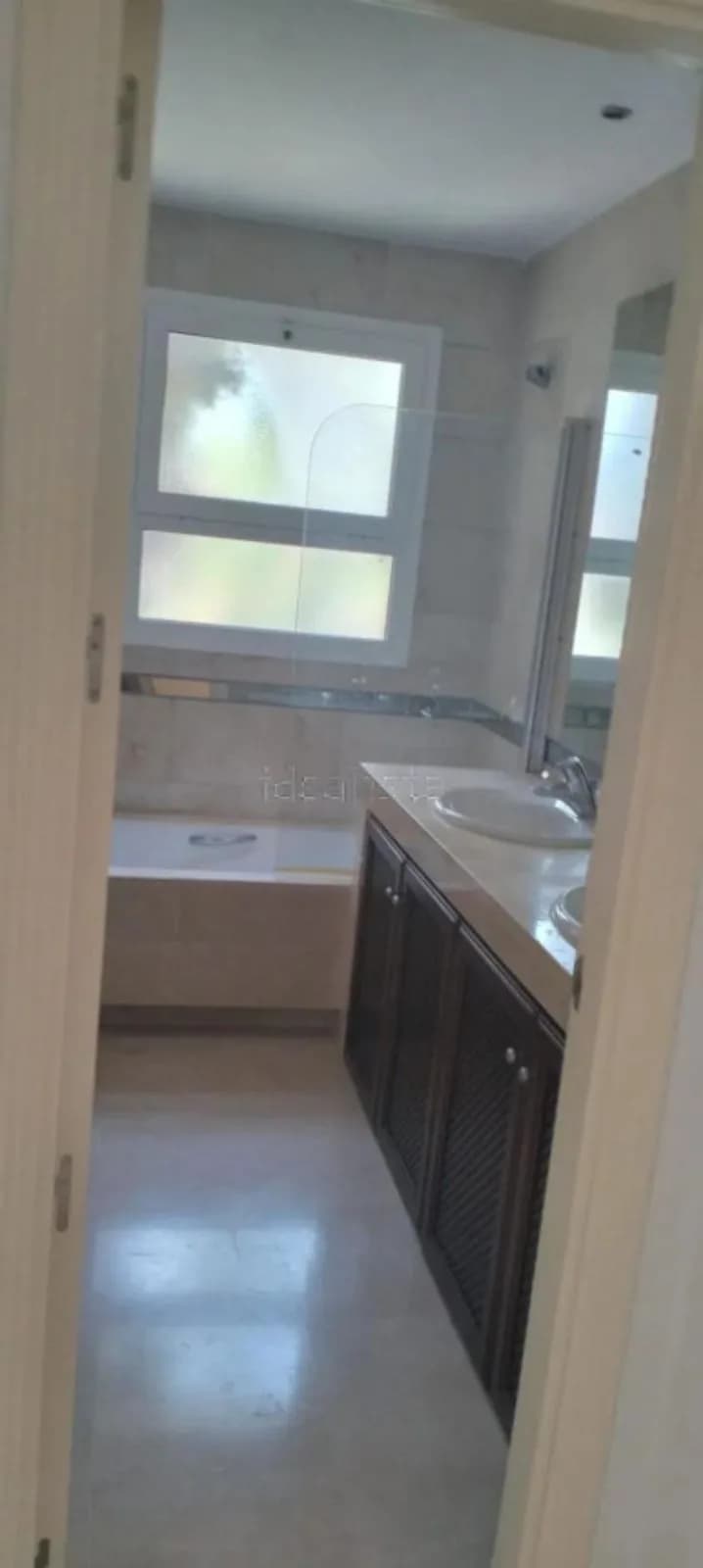 3 Bedroom Middle Floor Apartment for Sale in San Roque, Cádiz - Image 8