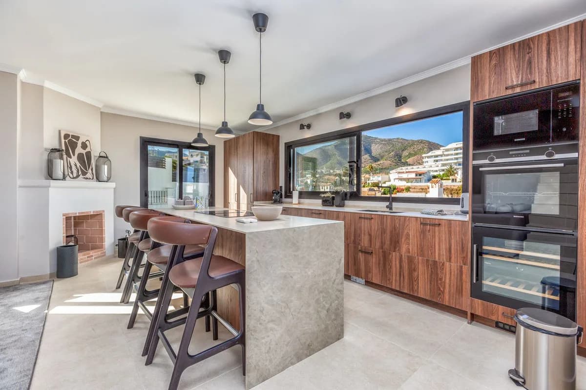 5 Bedroom Detached Villa for Sale in Torreblanca, Málaga - Image 4