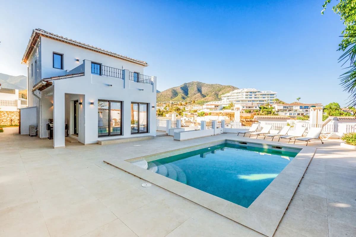 5 Bedroom Detached Villa for Sale in Torreblanca, Málaga - Image 7