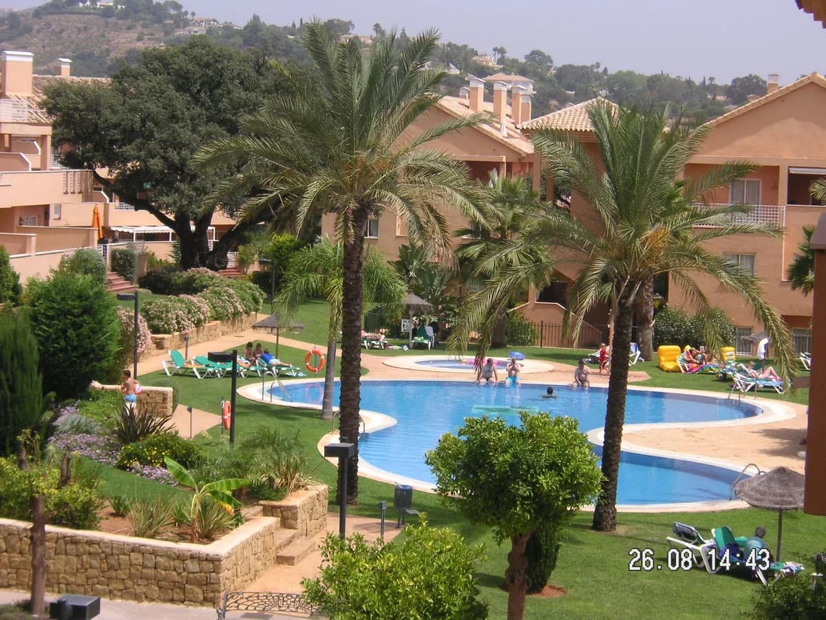 2 Bedroom Ground Floor Apartment for Sale in Elviria, Málaga - Image 2