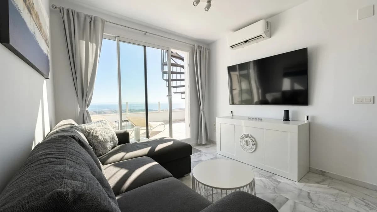 3 Bedroom Penthouse Duplex for Sale in Doña Julia, Málaga - Image 3