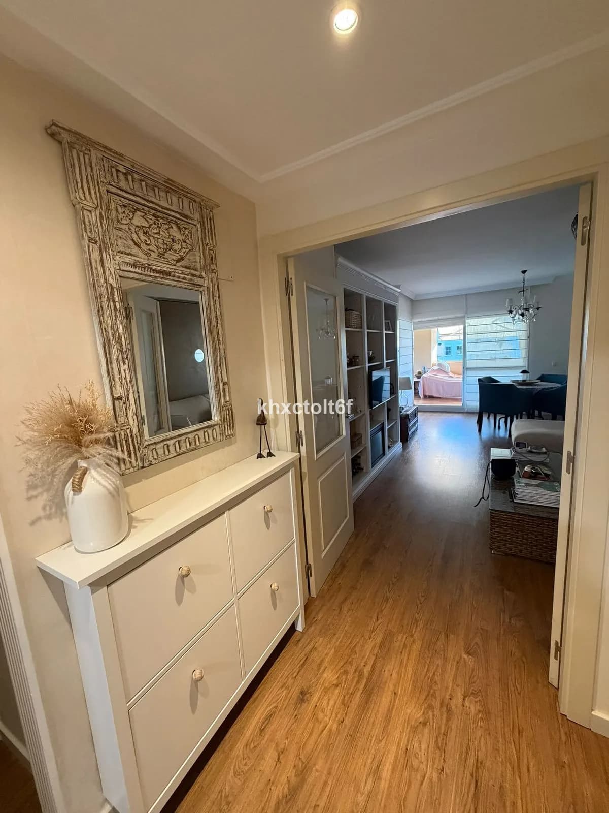 2 Bedroom Middle Floor Apartment for Sale in Marbella, Málaga - Image 4