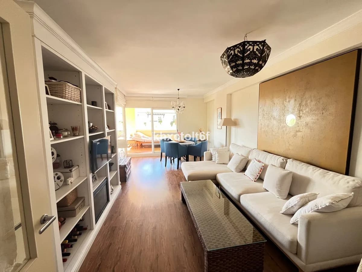 2 Bedroom Middle Floor Apartment for Sale in Marbella, Málaga - Image 7