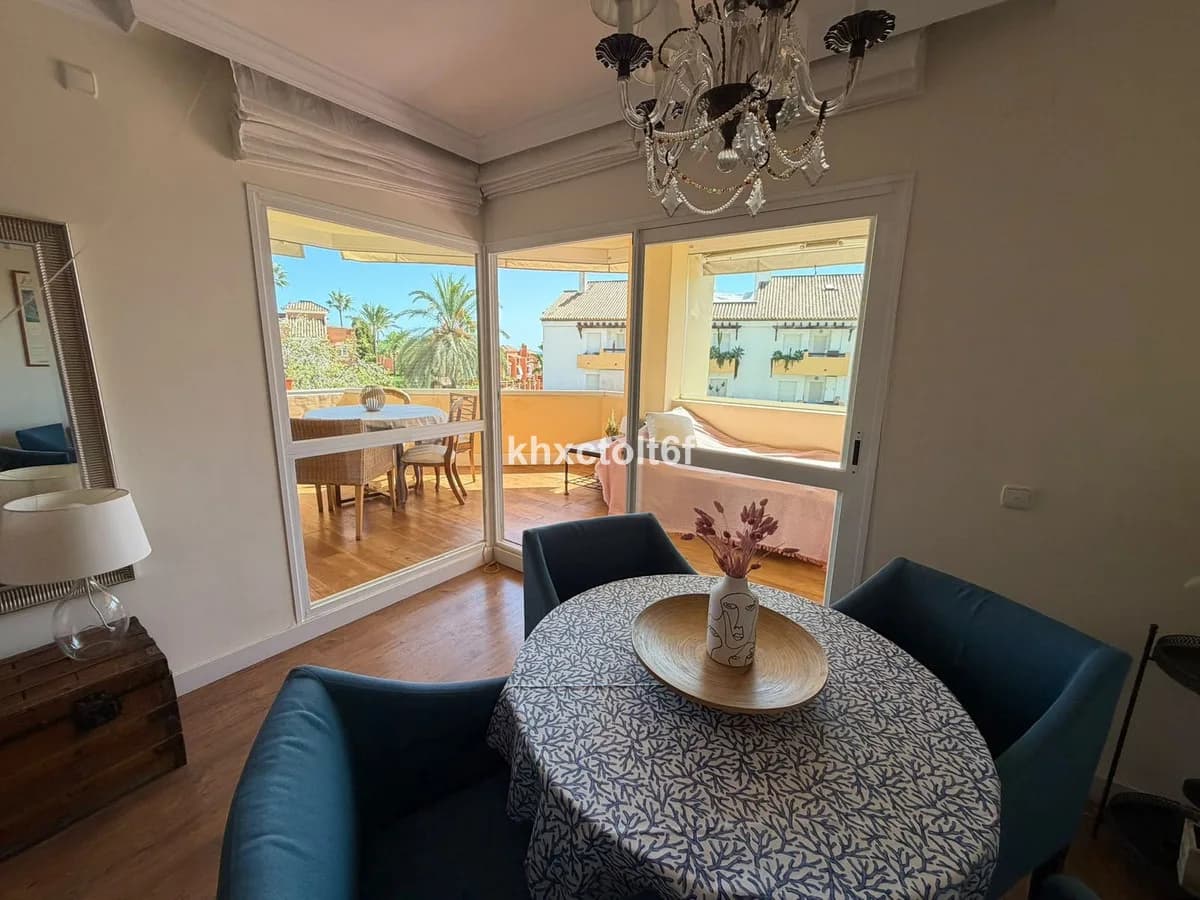 2 Bedroom Middle Floor Apartment for Sale in Marbella, Málaga - Image 9