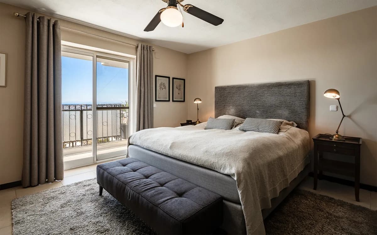 4 Bedroom Detached Villa for Sale in Nueva Andalucía, Málaga - Image 9