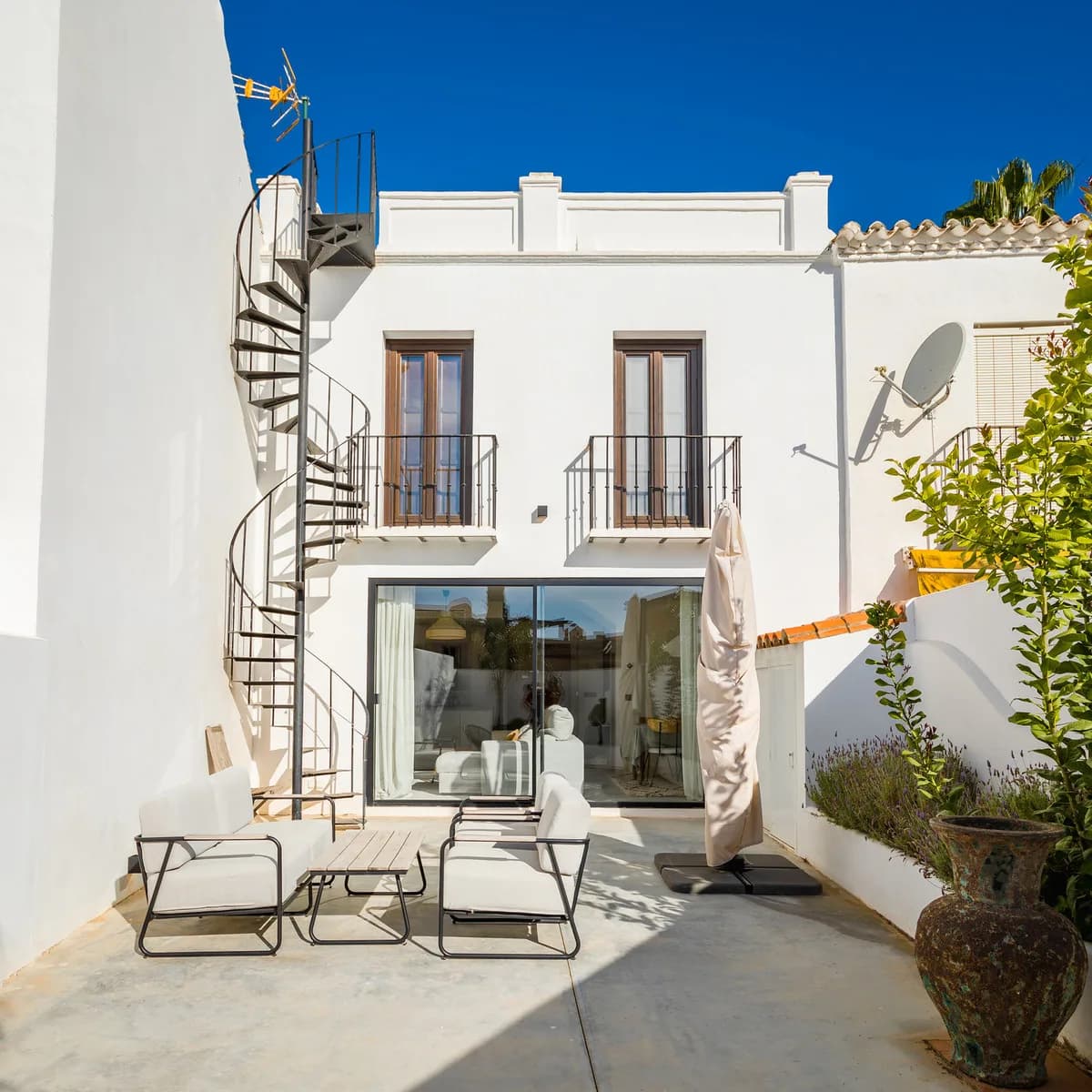 2 Bedroom Townhouse for Sale in Nueva Andalucía, Málaga