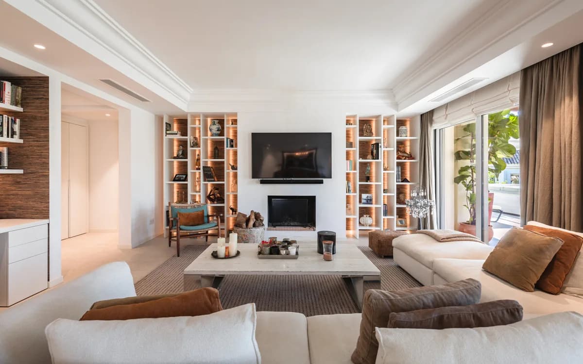 3 Bedroom Penthouse Duplex for Sale in Nueva Andalucía, Málaga - Image 7
