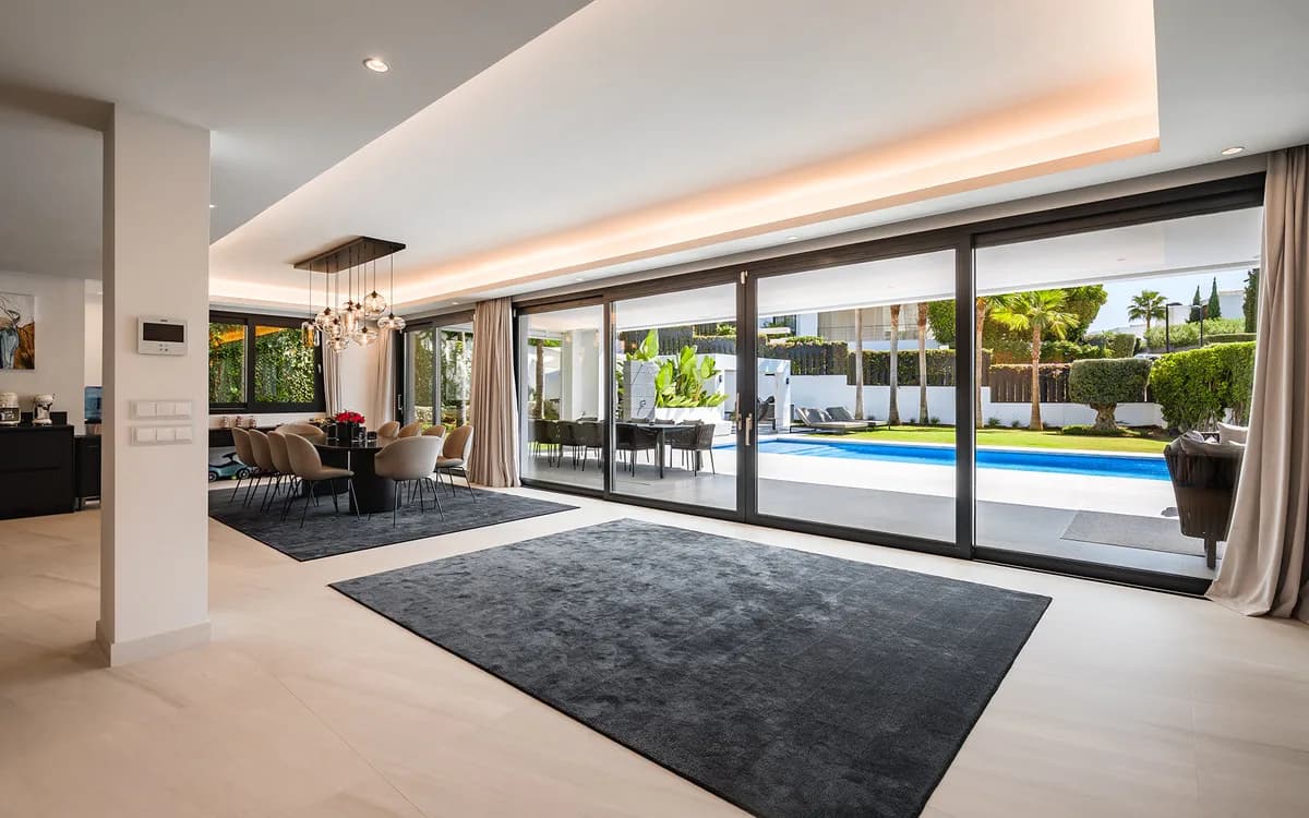 7 Bedroom Detached Villa for Sale in Nueva Andalucía, Málaga - Image 8