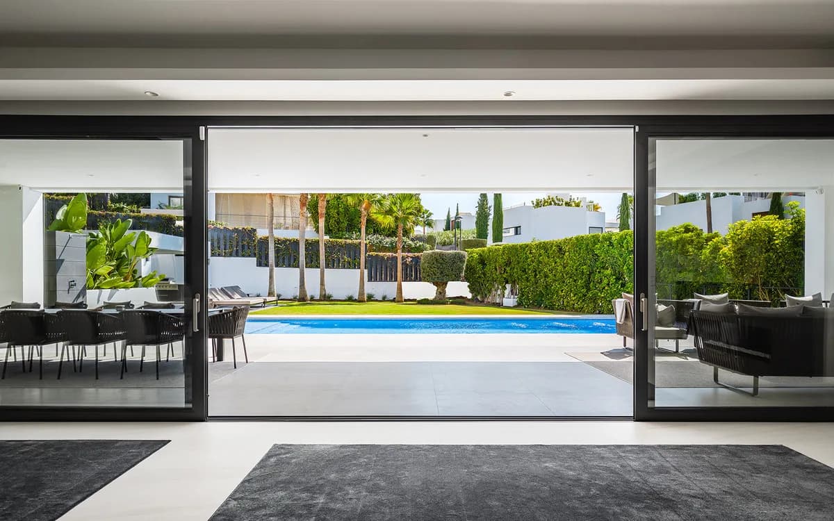 7 Bedroom Detached Villa for Sale in Nueva Andalucía, Málaga - Image 9