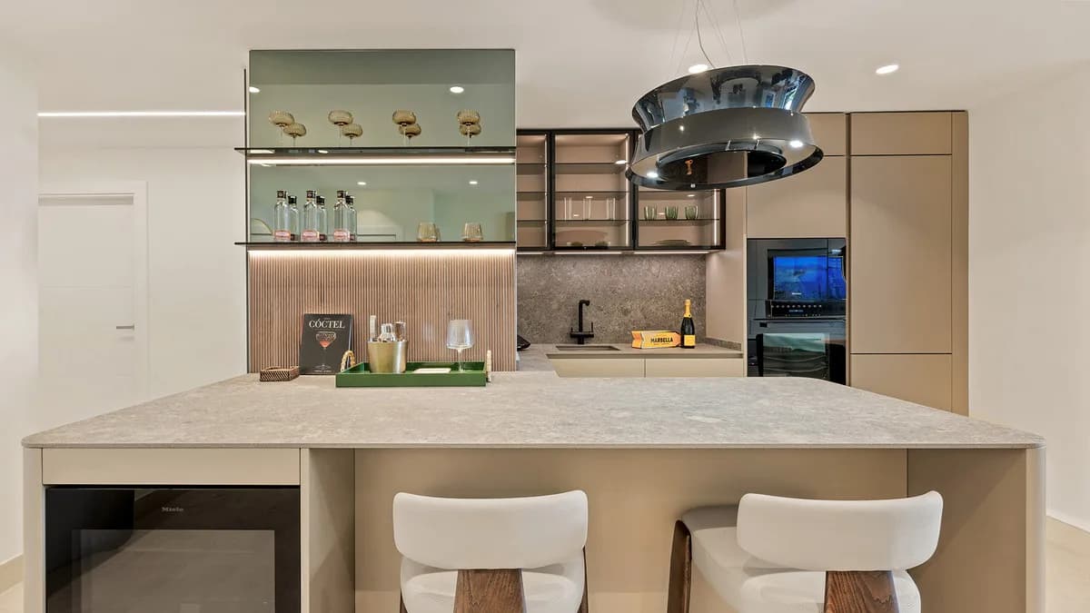 3 Bedroom Ground Floor Apartment for Sale in Estepona, Málaga - Image 7