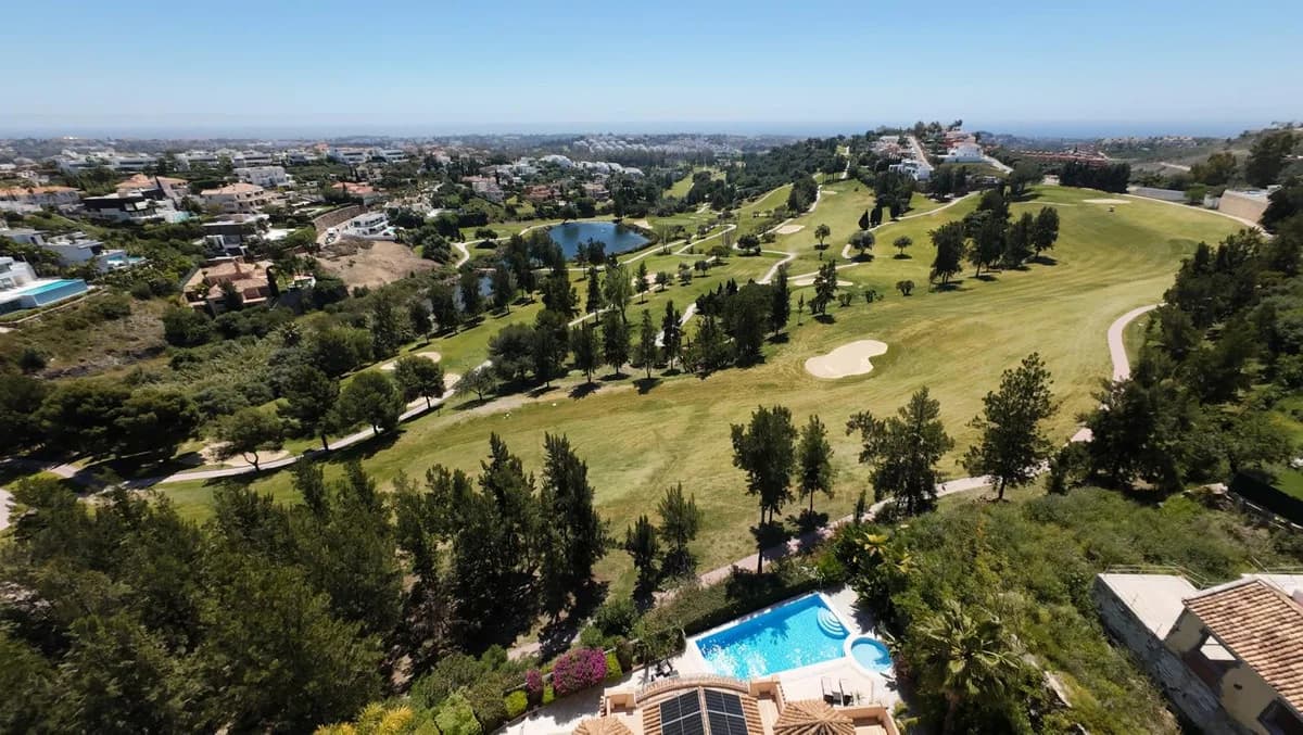 4 Bedroom Detached Villa for Sale in Estepona, Málaga - Image 2