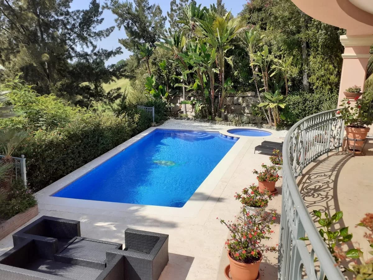 4 Bedroom Detached Villa for Sale in Estepona, Málaga - Image 4
