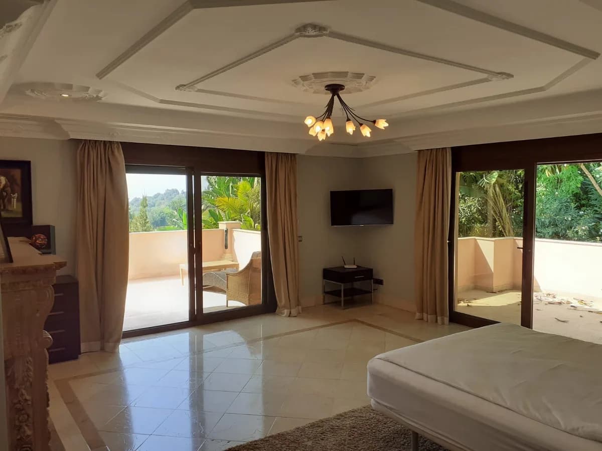 4 Bedroom Detached Villa for Sale in Estepona, Málaga - Image 5